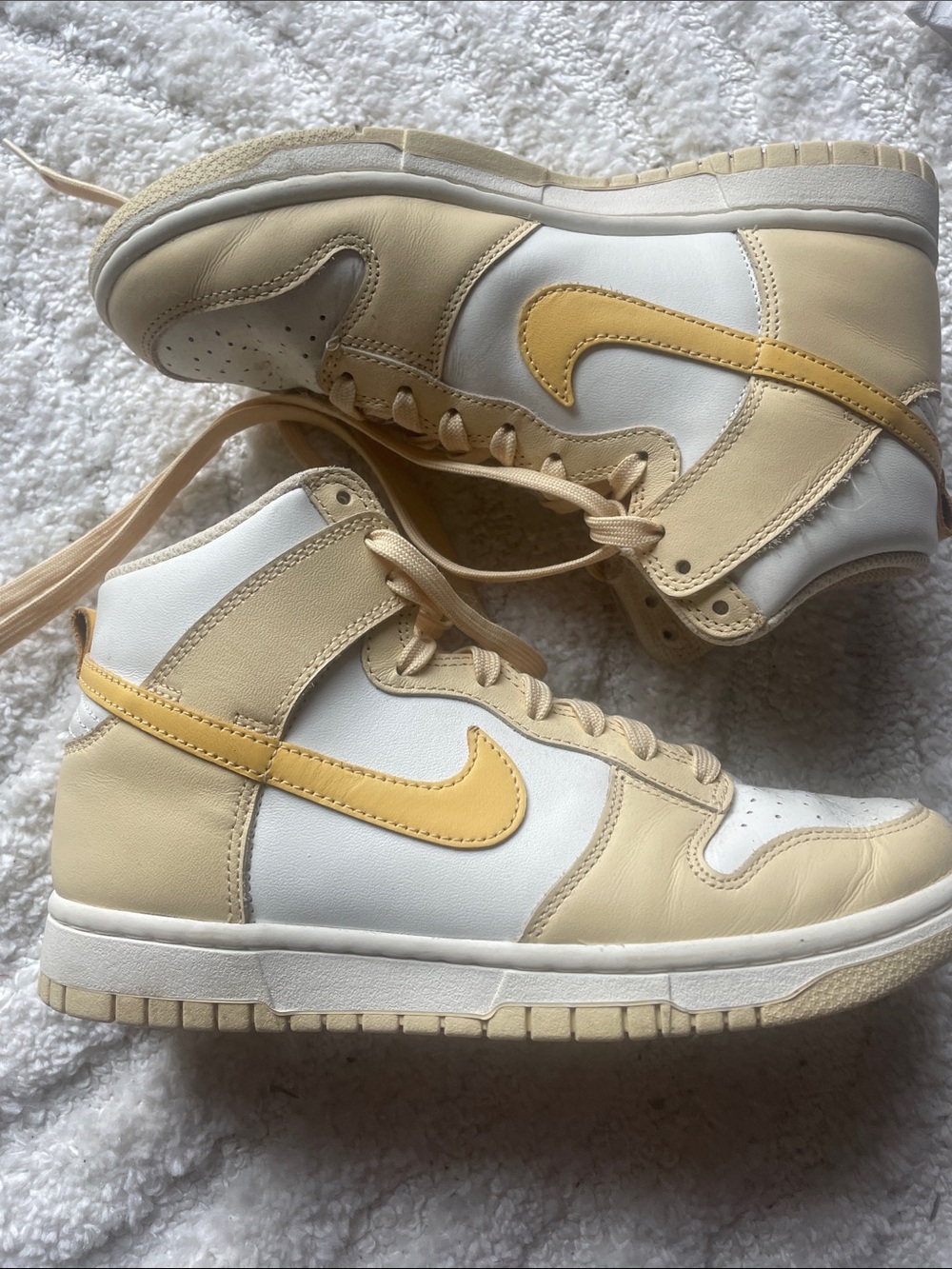 Nike High-Top Sneakers in Cream, White and Yellow